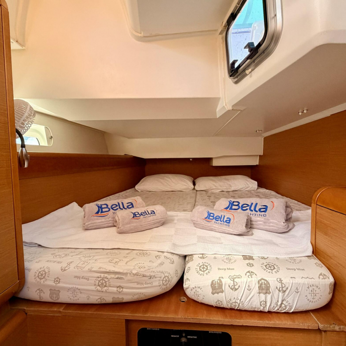 Classic | Sun Odyssey 439 photo 2