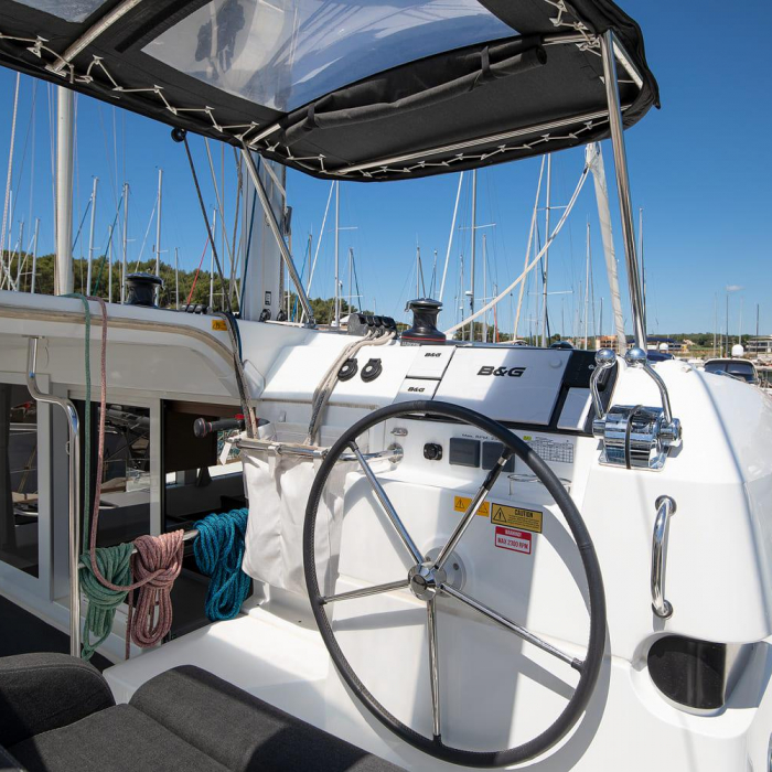 Yolo | Lagoon 40 photo 19