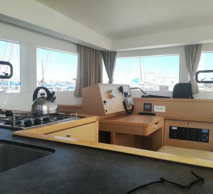 Deep Blue | Lagoon 39 photo 12