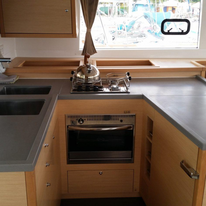 Maui | Lagoon 450 SporTop photo 20