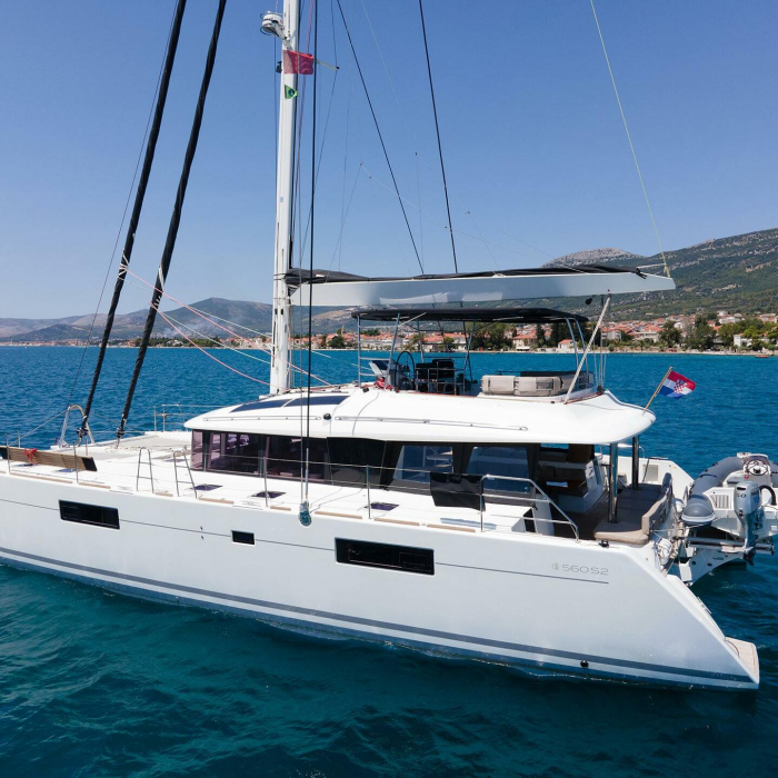 Amber | Lagoon 560 photo 1