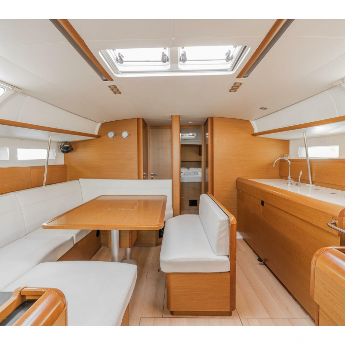 PERRO BLANCO | Sun Odyssey 519 photo 9