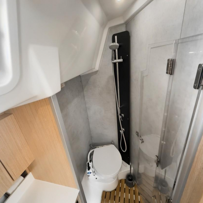 Coconut | Bavaria C38 photo 7