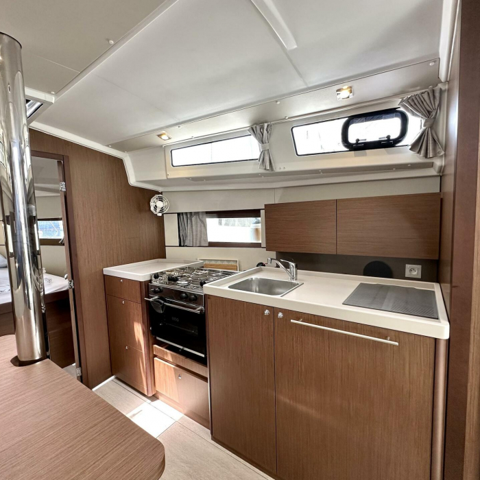 Sail Lyra | Oceanis 38.1 photo 10