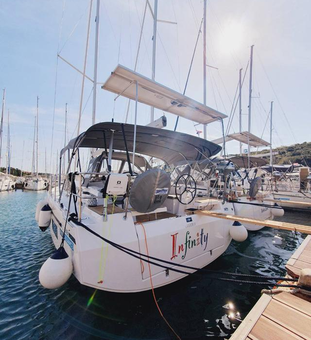 Infinity | Bavaria C38 photo 17