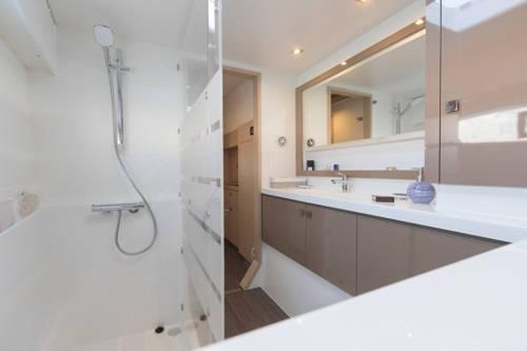 Deutz | Fountaine Pajot Astrea 42 photo 23