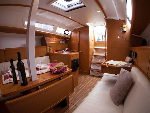 Mare Doro | Jeanneau Sun Odyssey 33i photo 2