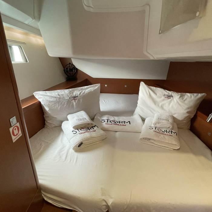 Storm Dancer 1 | Oceanis 45 photo 9