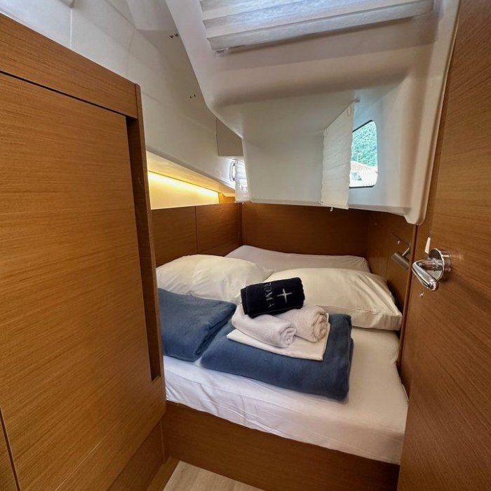 Wind Kiss OLD | Sun Odyssey 380 photo 7