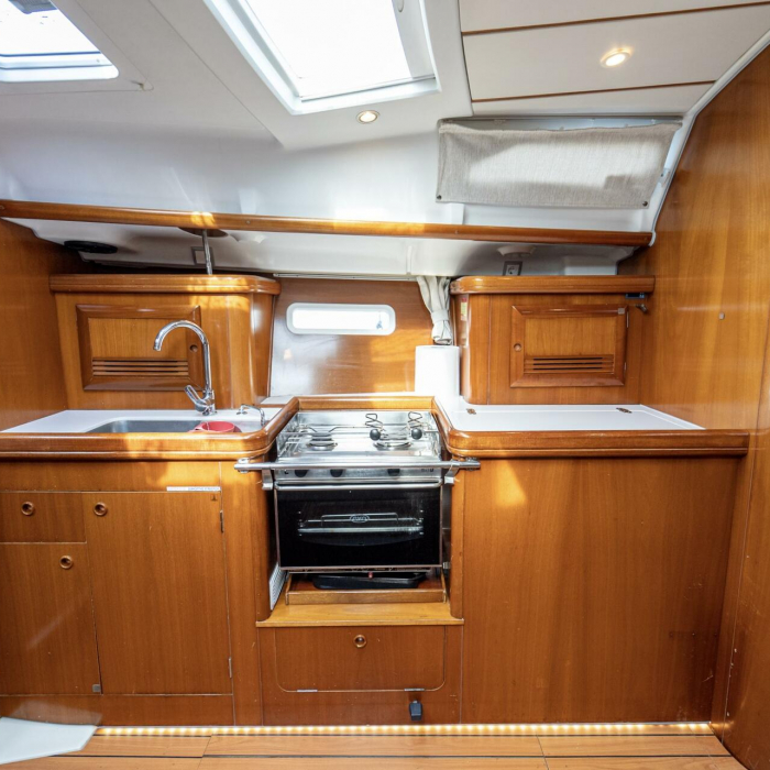 Aeolian Too (Solar, heating, Plotter) | Oceanis 393 Clipper photo 4