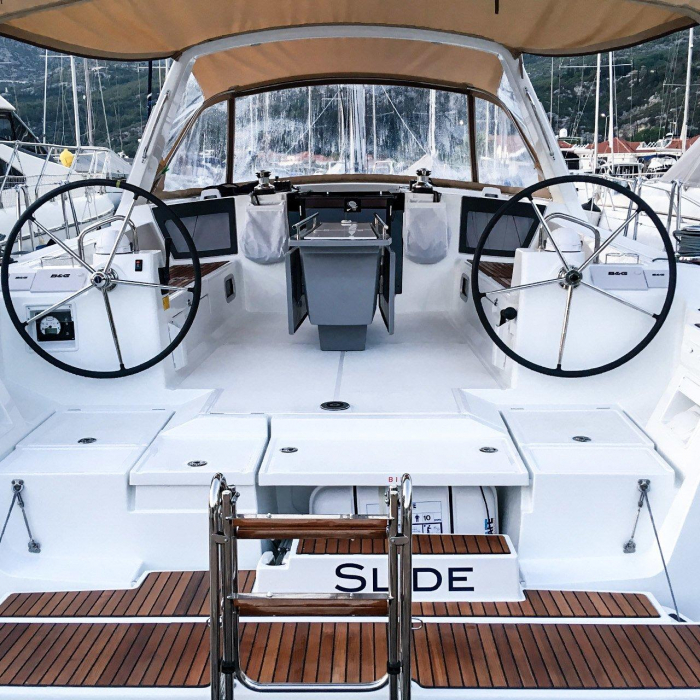 Slide | Oceanis 45 photo 4