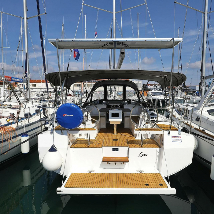 Lea | Bavaria C38 photo 1