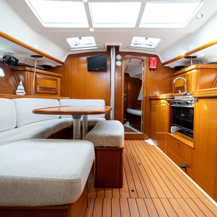 Aeolian Too (Solar, heating, Plotter) | Oceanis 393 Clipper photo 8