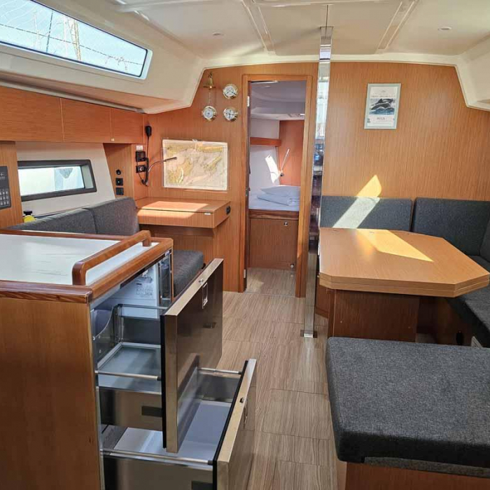 Nola | Bavaria C42 photo 3