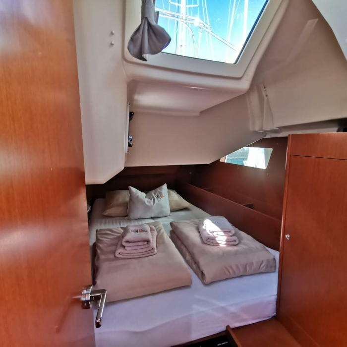 Office 2 | Oceanis 41.1 photo 5