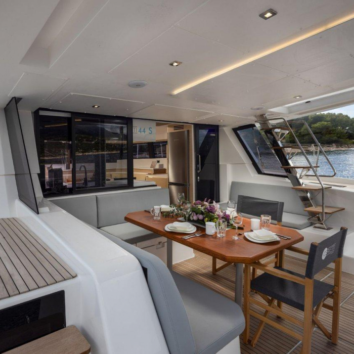 Du Du | Cervetti 44 photo 7