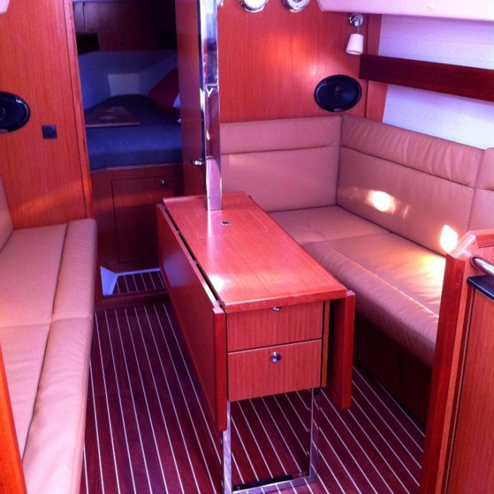 Izar | Bavaria Cruiser 32 photo 6