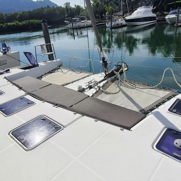 Chirouble | Lagoon 421 photo 3