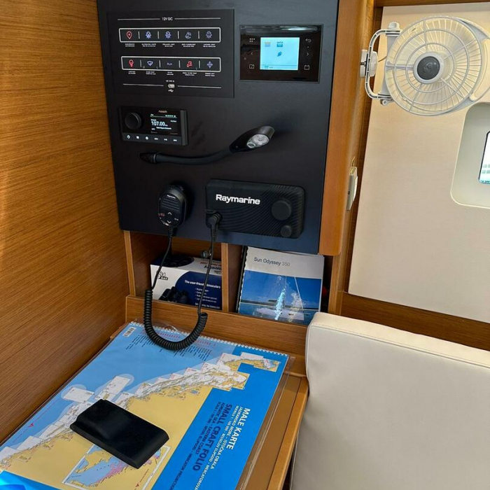 Star Kiss | Sun Odyssey 350 photo 19