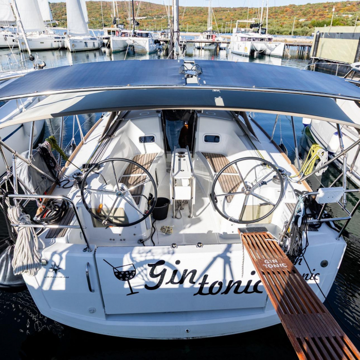 Gin Tonic | Sun Odyssey 349 photo 1