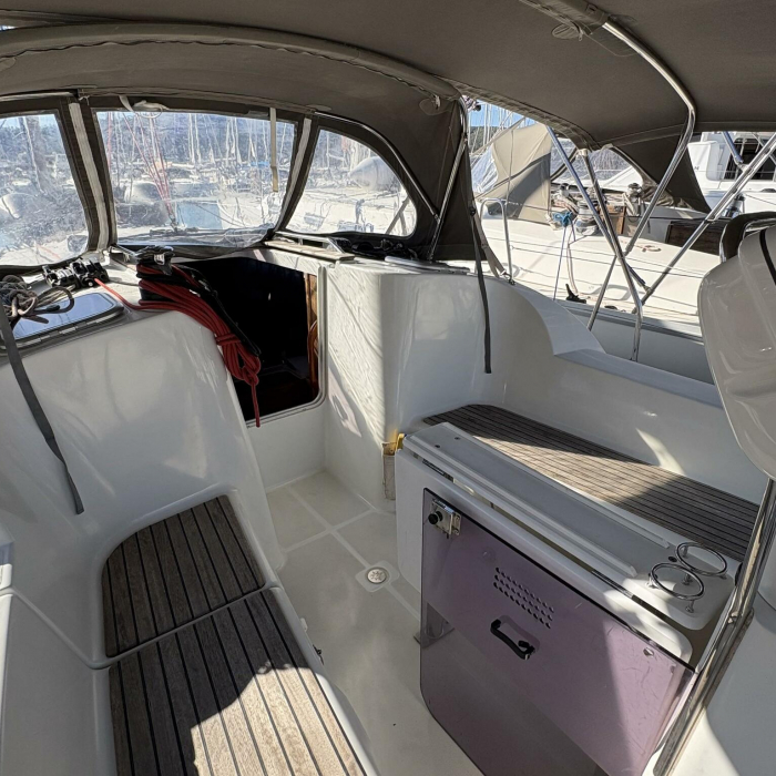 Sail Mira | Sun Odyssey 36i photo 11