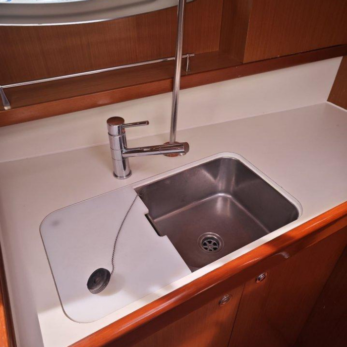 Lilium | Beneteau 43 photo 17