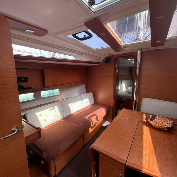 Economy | Dufour 390 photo 4