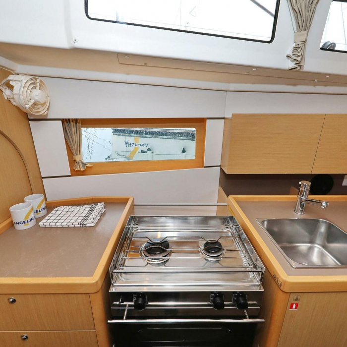 One | Oceanis 38 photo 15