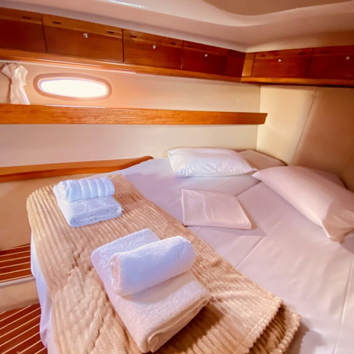 Iro (Pax 7) | Bavaria 42 Cruiser photo 22