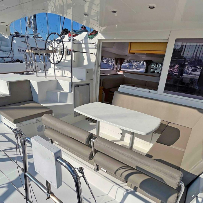 Jazz Point | Lagoon 400 photo 16