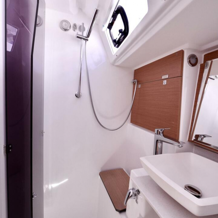 Noah - Water maker, Solar Panel | Dufour 430 photo 8