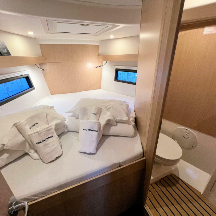 Mala Hana | Bavaria C38 photo 19