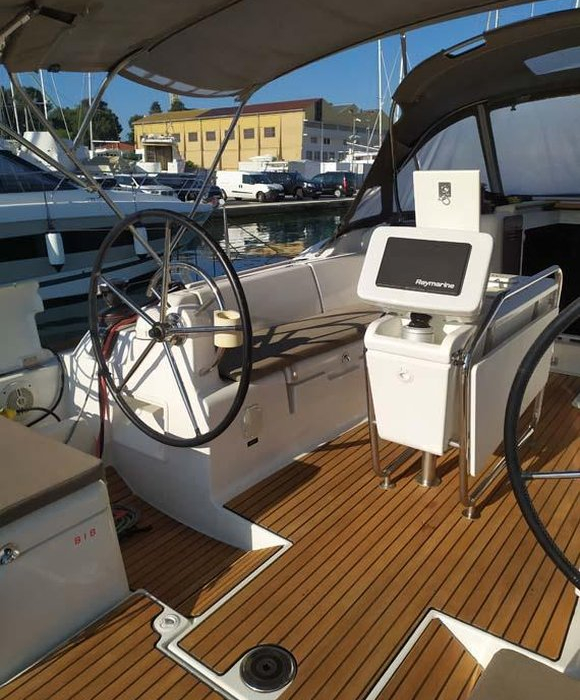 Mango Tango | Sun Odyssey 419 photo 5