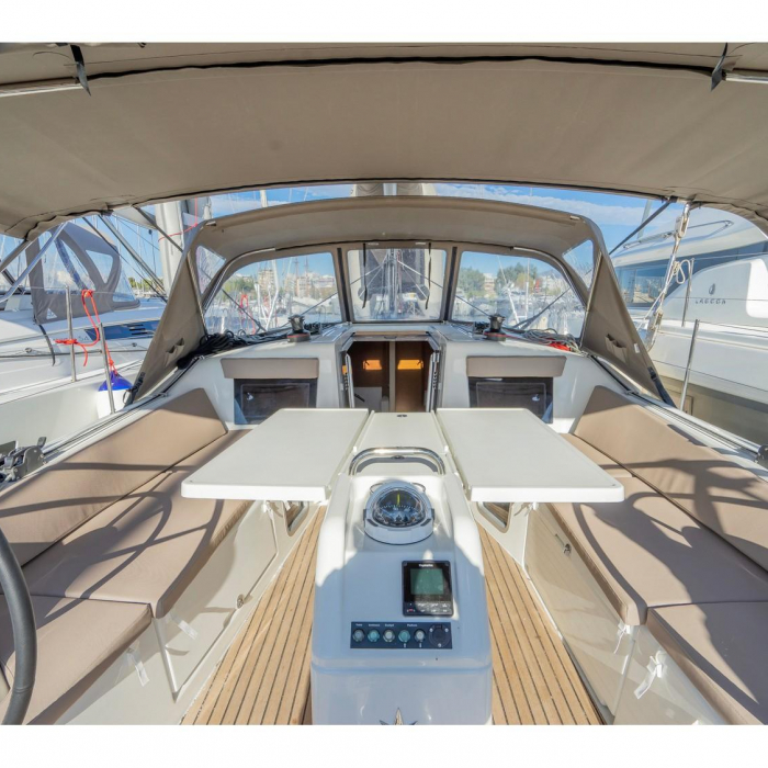 HIGH TIME | Sun Odyssey 410 photo 9