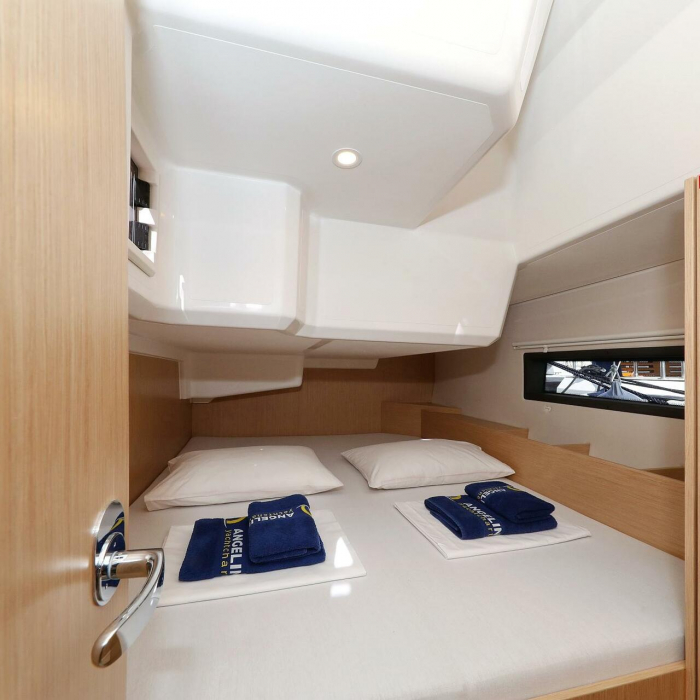 Levente | Bavaria C42 photo 3