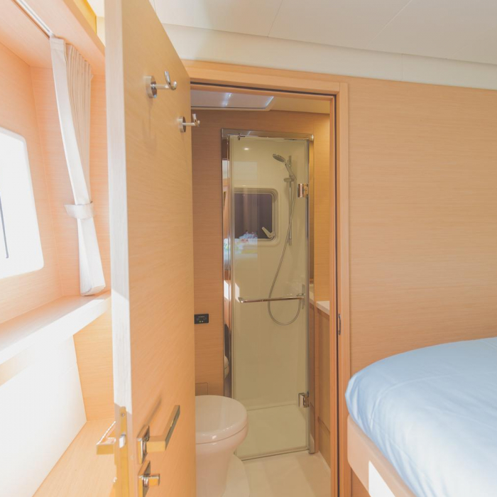 Blue Moon | Lagoon 52F photo 34