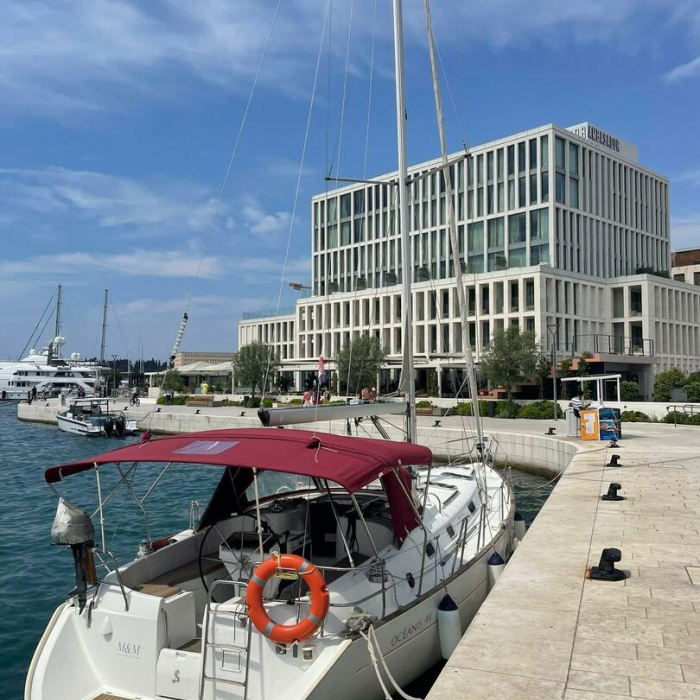 M&M | Oceanis 411 Celebration photo 1