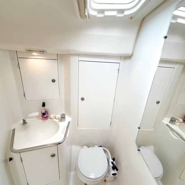 Azure | Sun Odyssey 40.3 photo 10