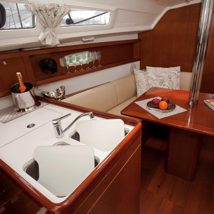 Moody Blues | Oceanis 31 photo 4