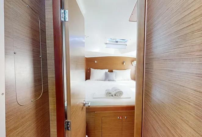 Why Knot | Lagoon 380 S2 photo 13