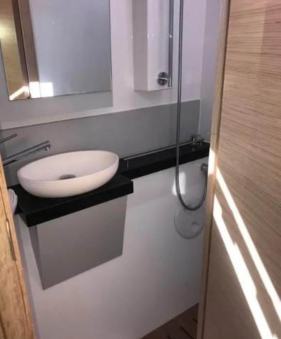 Lost Cat | Lagoon 39 photo 9