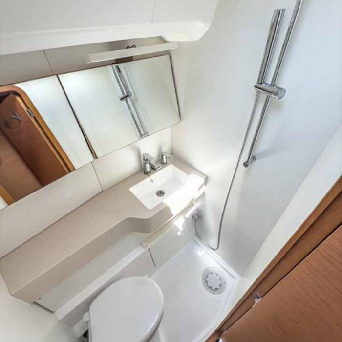 Diomede | Dufour 44 photo 6