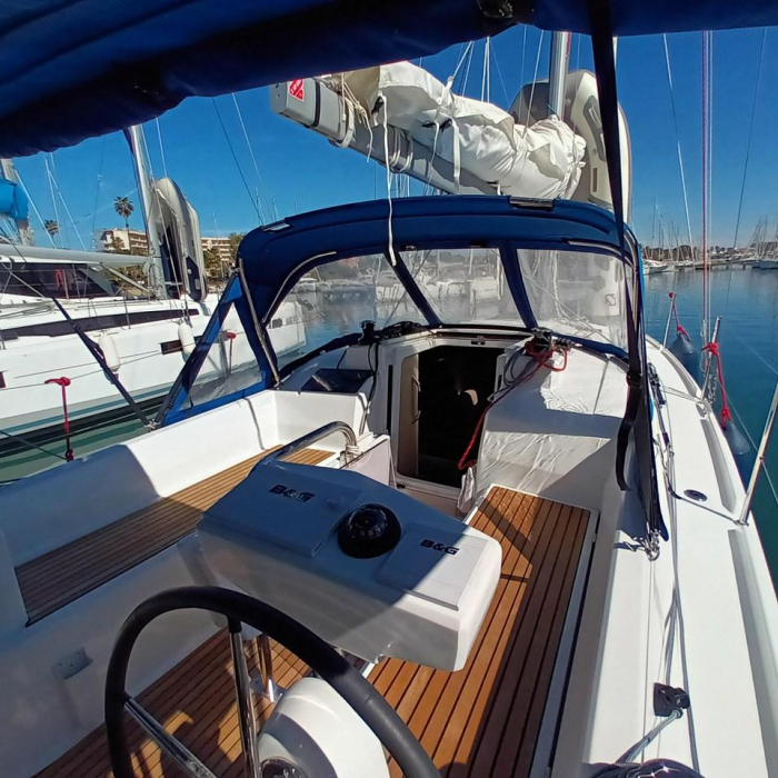 Giugi | Oceanis 30.1 photo 4