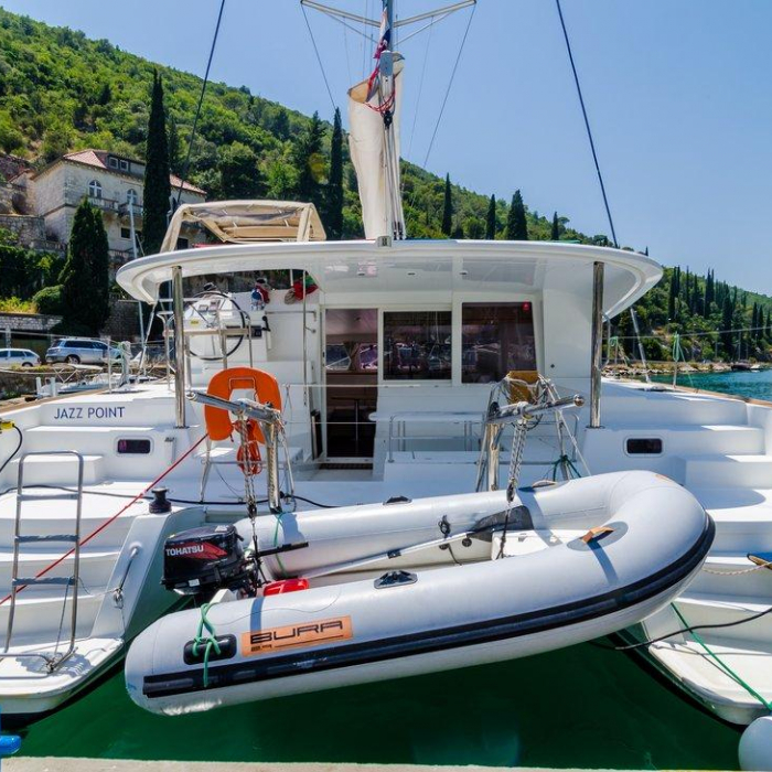 Jazz Point | Lagoon 400 photo 2