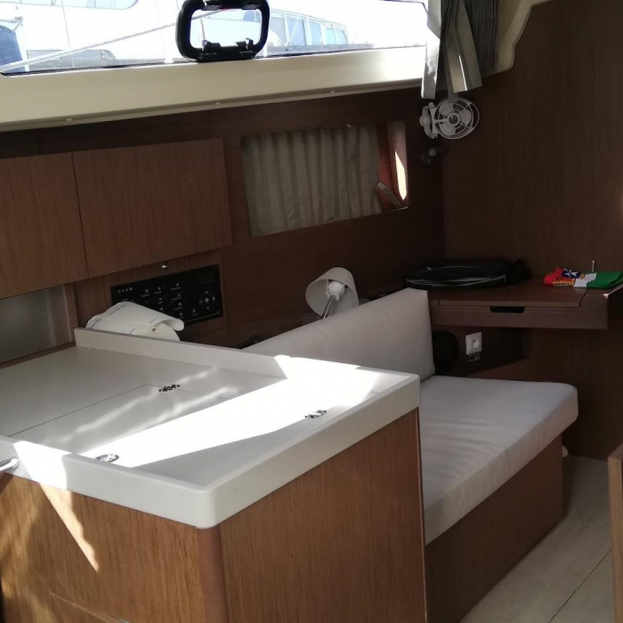 Chica | Oceanis 38.1 photo 5