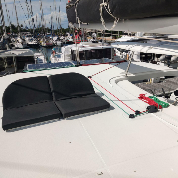 Sleepy | Lagoon 42 photo 9