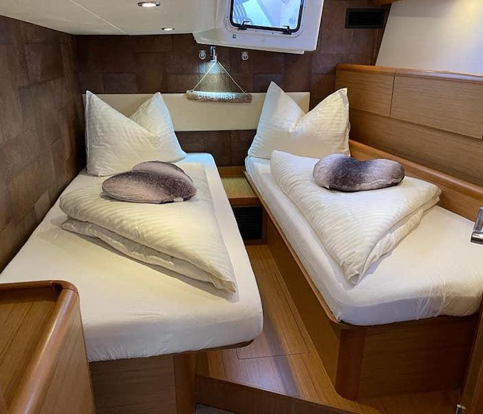 Champagne | Jeanneau 57 photo 9