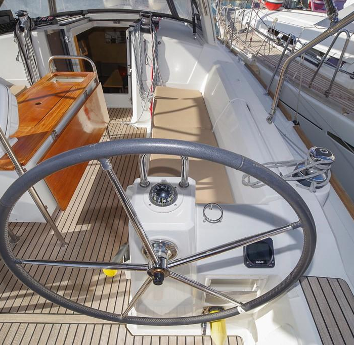 Moin | Oceanis 38 photo 4
