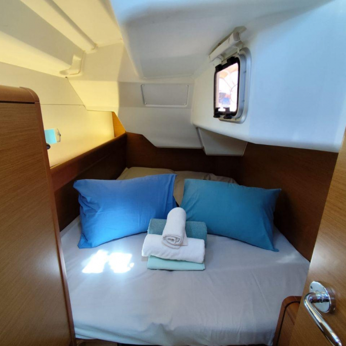 Peacok | Sun Odyssey 389 photo 5