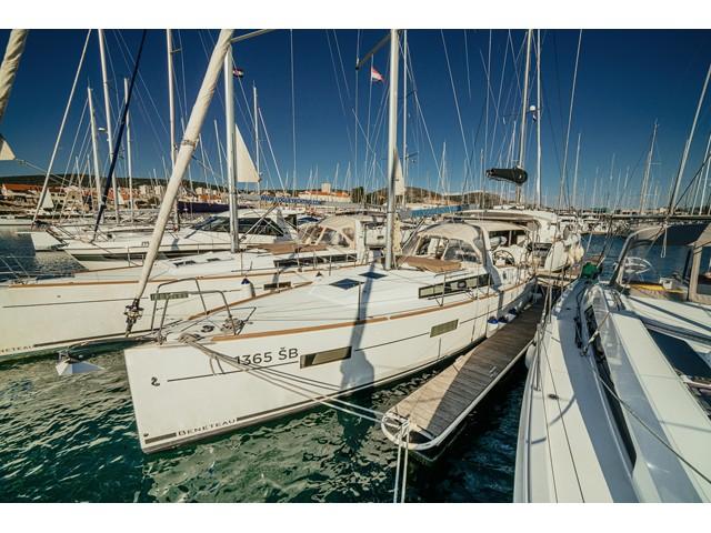 Happy | Oceanis 38 photo 13